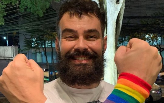 Carmo Dalla Vecchia expõe ataques homofóbicos e desabafa: “Faltou amor”