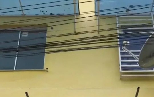 Criança cai do primeiro andar de prédio após grade ceder em Itabuna