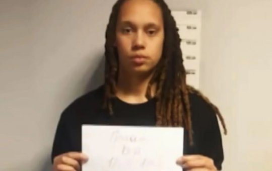 Presa na Rússia, atleta do basquete dos EUA faz apelo a Biden por liberdade