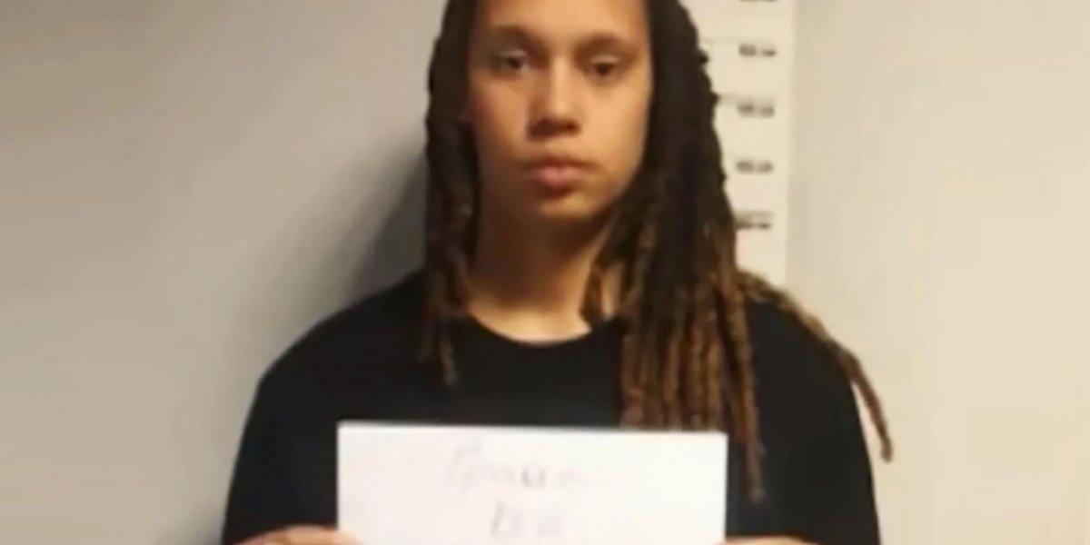 Presa na Rússia, atleta do basquete dos EUA faz apelo a Biden por liberdade