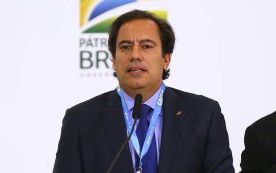Postes para iluminar jardim da mansão de Pedro Guimarães foram pagos pela Caixa 