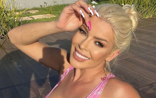 Ex-BBB Jaqueline revela que precisou retirar "mega hair" por conta de piolhos
