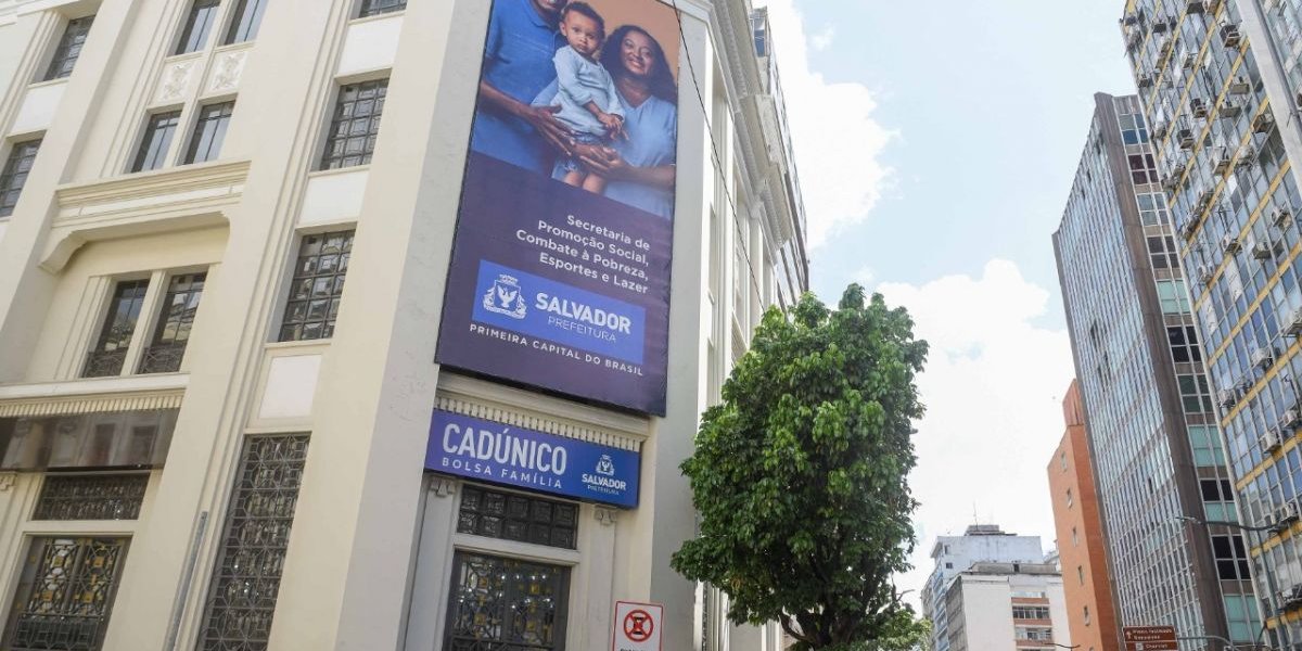 Recadastramento de beneficiários no CadÚnico registra tumulto em Salvador