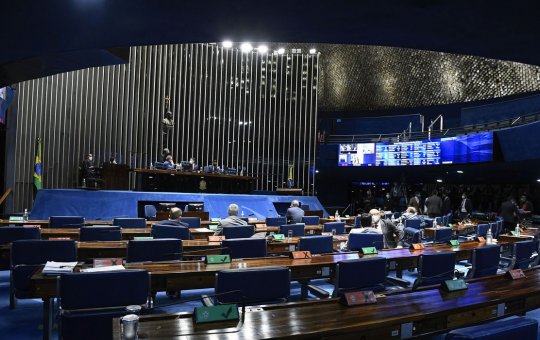 Senado aprova liberar empréstimo consignado a beneficiários do Auxílio Brasil