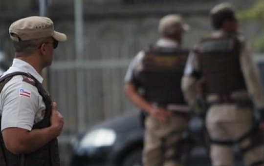 Dois homens armados assaltam clínica no bairro Caminho de Areia, em Salvador