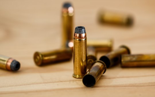 Bahia: Homens encapuzados invadem casa e matam casal a tiros