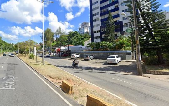 Mulher utiliza sandália para assaltar passageiros de ônibus em Salvador