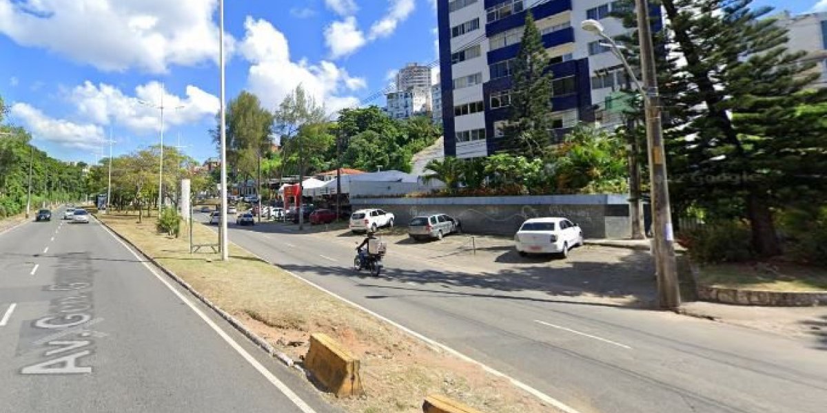 Mulher utiliza sandália para assaltar passageiros de ônibus em Salvador