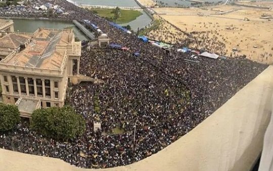 Mundo: Manifestantes invadem residência presidencial no Sri Lanka