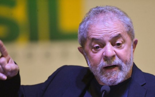 Lula sugere a eleitor receber auxílio e 'dar uma banana' para Bolsonaro ao votar