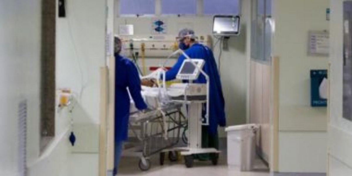 Paciente com câncer recebe teste positivo para coronavírus por 471 dias