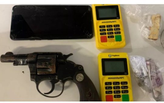 Homem é preso ao vender drogas com pagamento no cartão de crédito e débito na BA