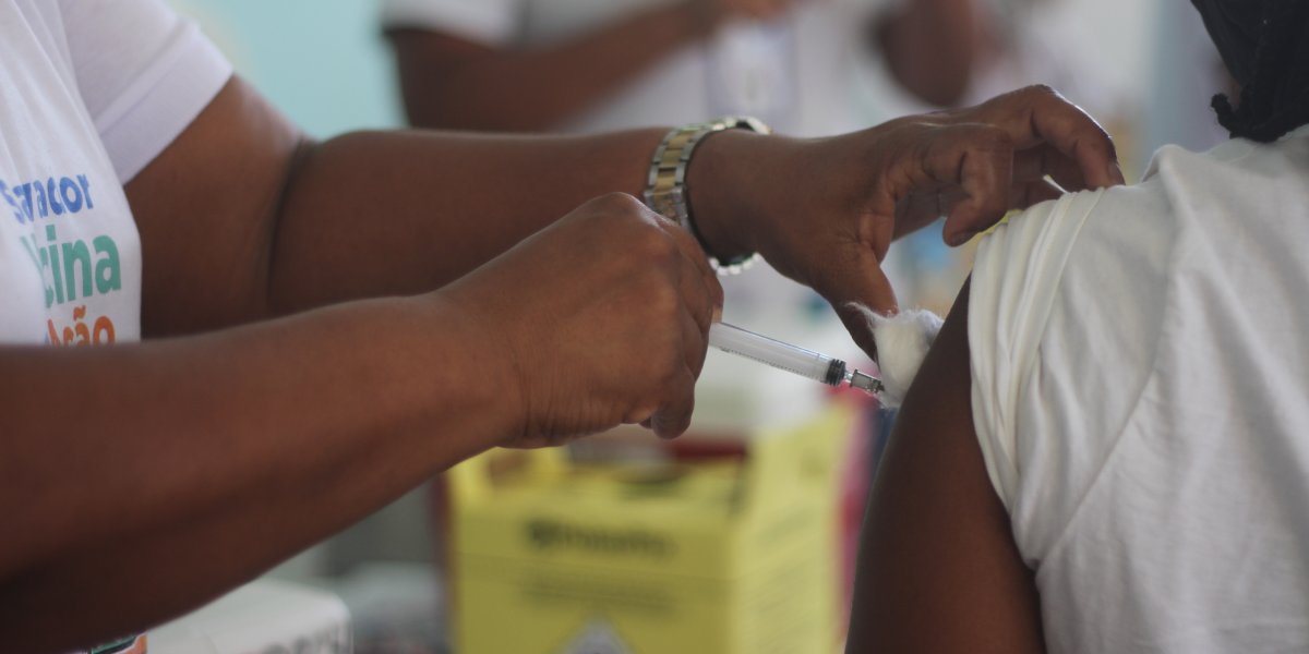 Covid-19: Brasil registra 56 mortes e 21,9 mil novos casos nas últimas 24h