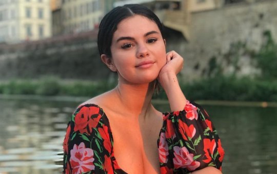 Um homem tentou invadir a residência da cantora Selena Gomez, em Los Angeles