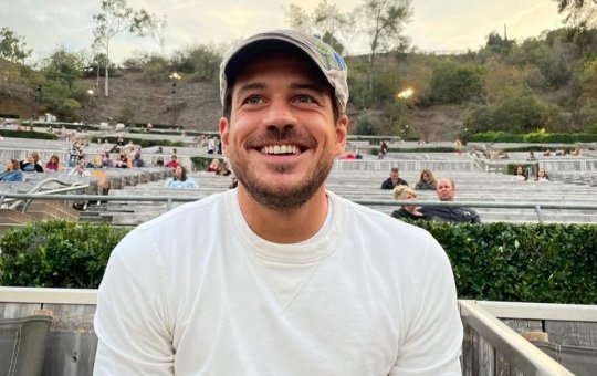 "Pedia à Deus para me consertar", desabafa ator Marco Pigossi sobre ser gay