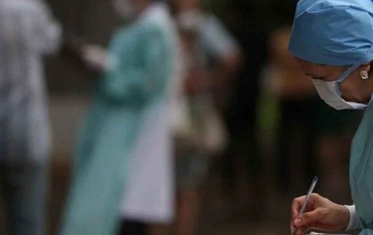 Empresária agride técnica de enfermagem após se recusar a usar máscara