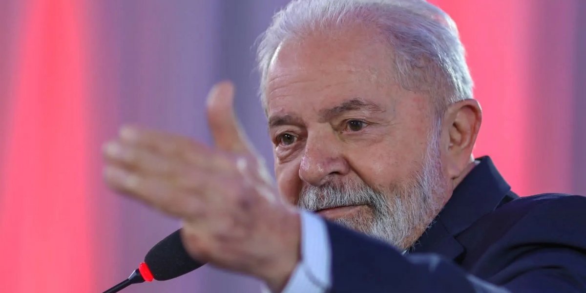Líder em pesquisas, Lula sinaliza que não deve concorrer à reeleição