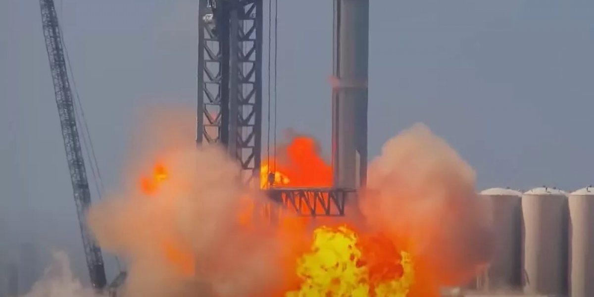 Foguete explode na fábrica da SpaceX durante teste de solo