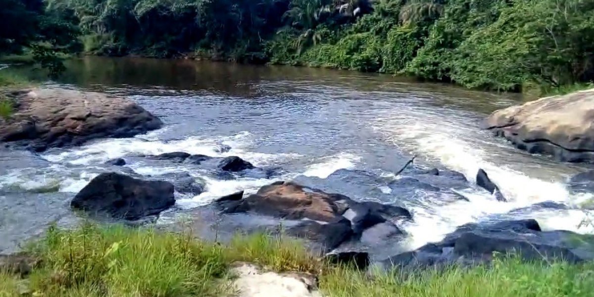 Por suspeita de contaminação no Rio dos Frades, Embasa suspende água em Itabela