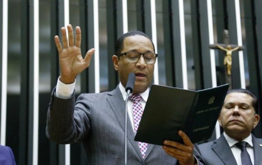 Recém-empossado deputado, Joceval Rodrigues vota a favor da 'PEC Kamikaze'