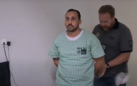 Pais de anestesista esvaziam apartamento onde ele morava