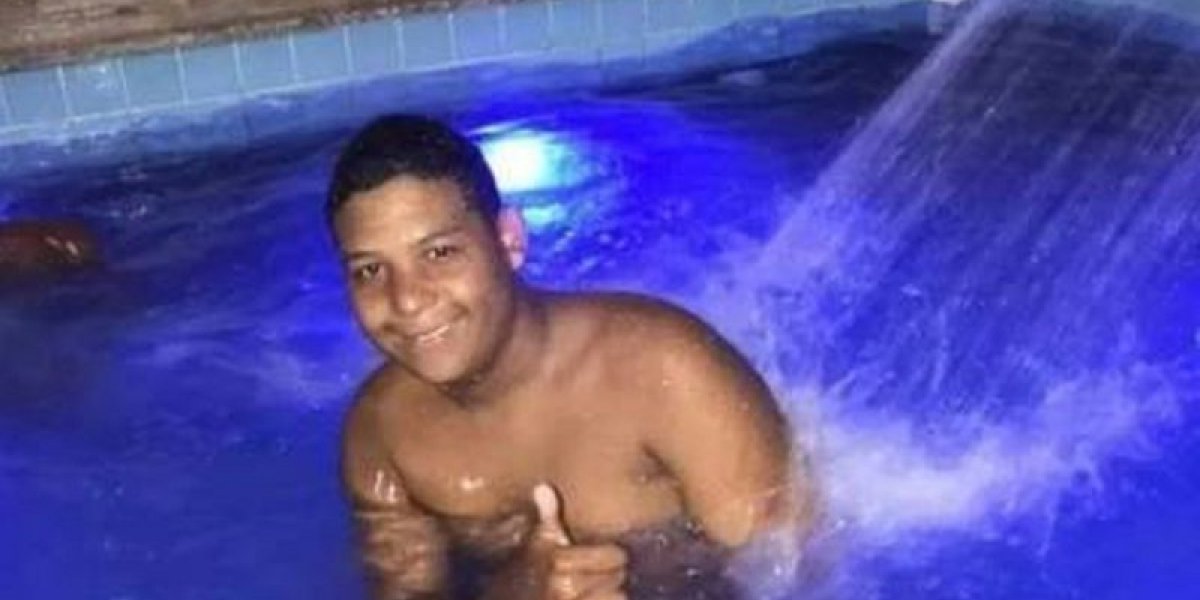 Jovens matam 'amigo de infância' e colocam pedra dentro do corpo no RJ