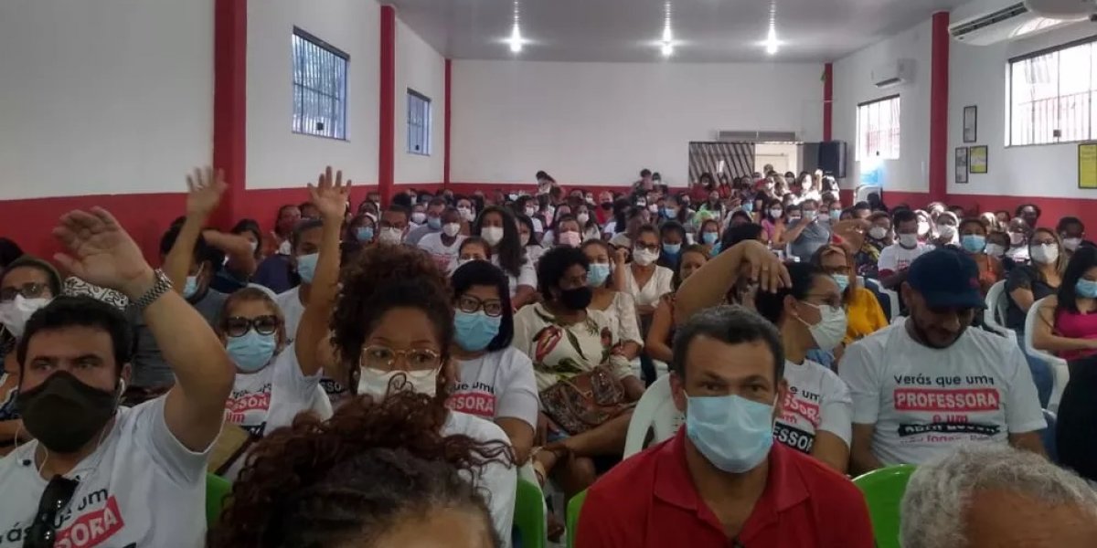 Tempo indeterminado! Professores da rede municipal de Camaçari entram em greve