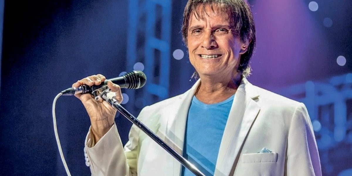 Vixe! Roberto Carlos se irrita com gritaria e manda fã "calar a boca"