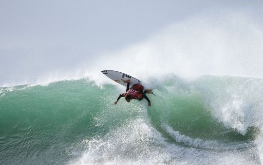 Surfe: Ítalo, Dora e Samuel vão às quartas; Tati avança à semifinal de J-Bay