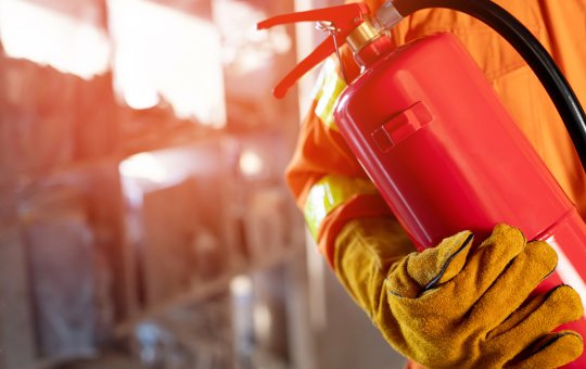 Incêndio: Prédio de três andares pega fogo no centro de Salvador