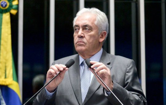 Otto lidera pesquisas eleitorais para o Senado e abre 22 pontos para Cacá Leão