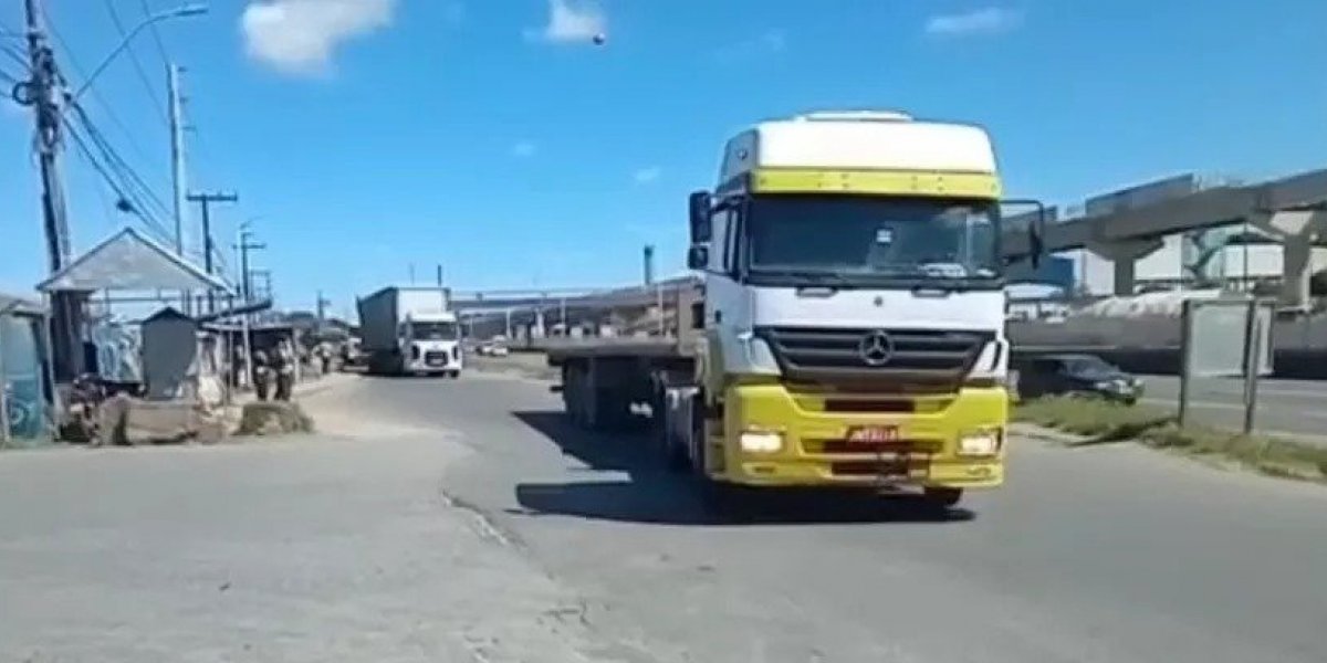 Caminhoneiros autônomos do Porto de Salvador fazem paralisação