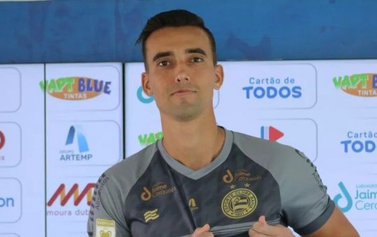 Goleiro César rescinde com o Bahia após passagem sem entrar em campo