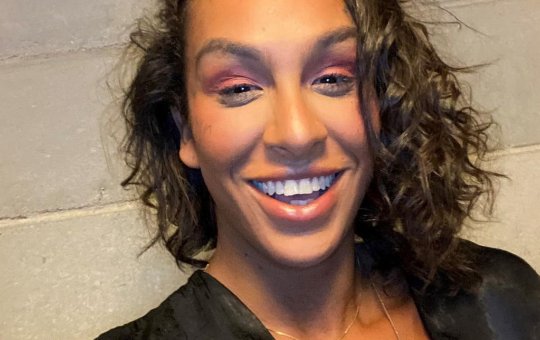 Linn da Quebrada aparece de fio dental e movimenta a web