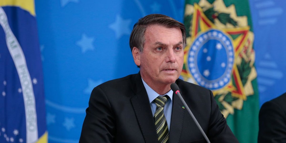 Em reunião com embaixadores, Bolsonaro volta a atacar sistema eleitoral