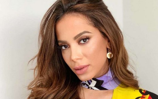 Anitta é hospitalizada e rumores apontam que artista fará cirurgia de urgência