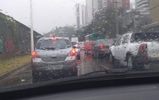 Temporal: Salvador amanhece debaixo de chuva nesta quarta-feira (20)