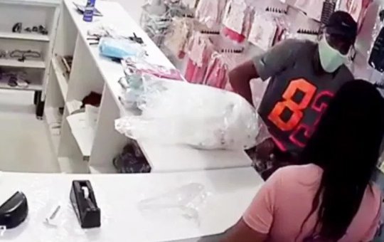 Vídeo: Loja de roupas infantis é alvo de assalto em Salvador