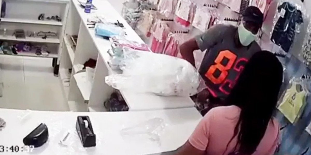 Vídeo: Loja de roupas infantis é alvo de assalto em Salvador