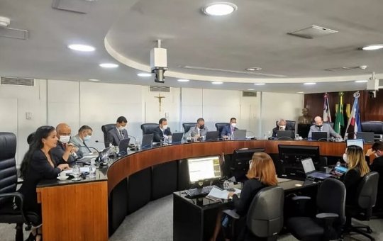 TCE da Bahia suspende licitação do governo para operação de ônibus