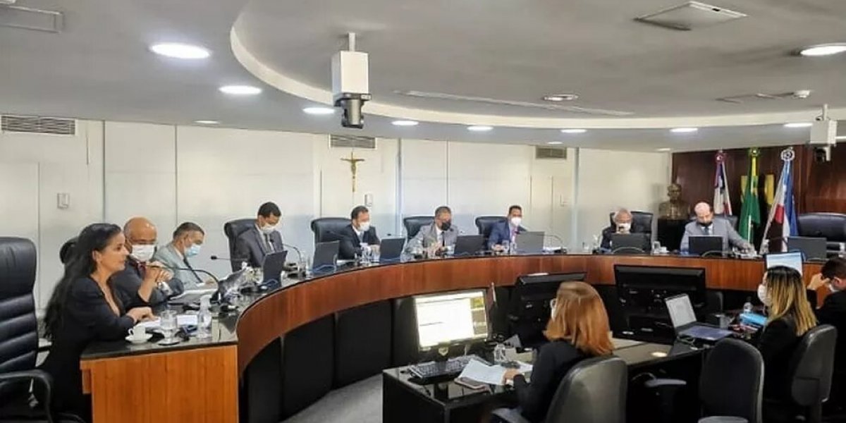 TCE da Bahia suspende licitação do governo para operação de ônibus