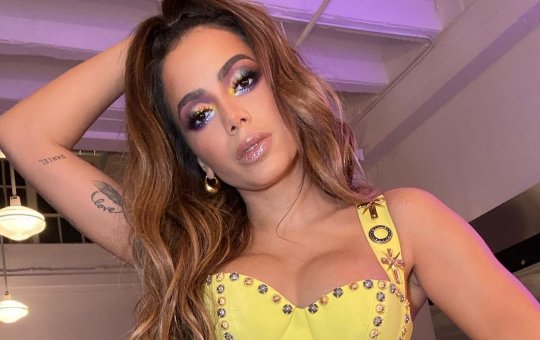 Cirurgia para tratar endometriose de Anitta é realizada com sucesso
