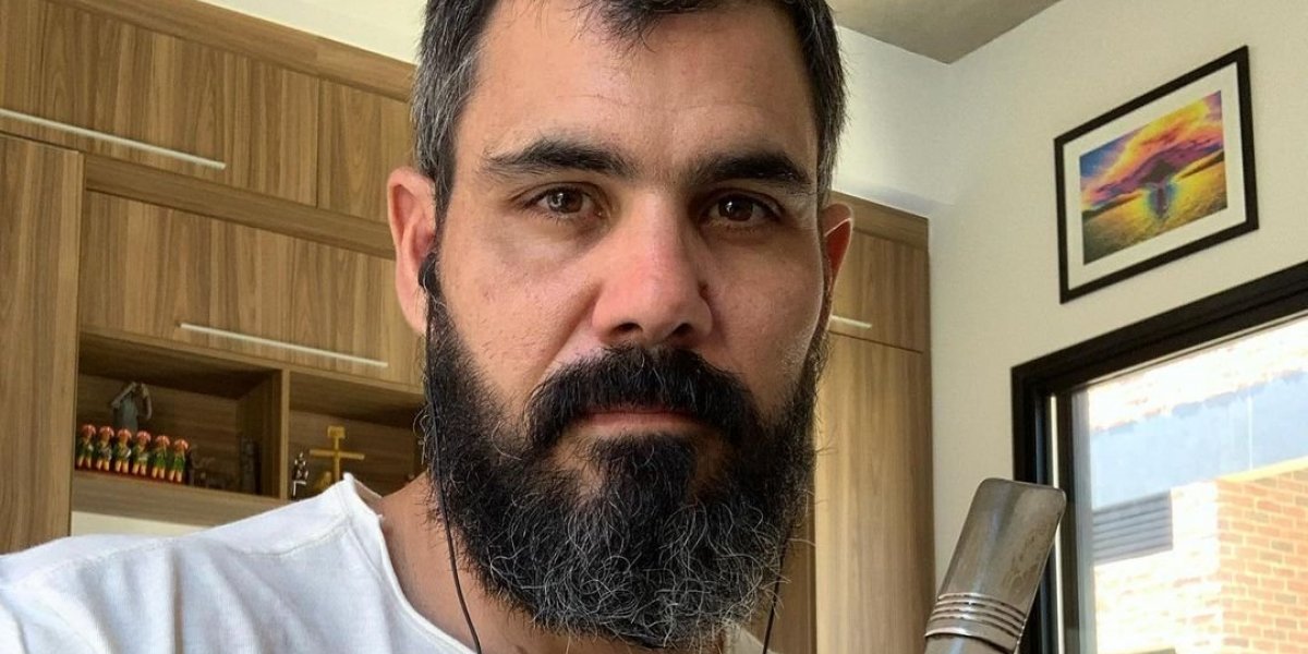 Ator Juliano Cazarré se irrita após ser chamado de machista por internauta