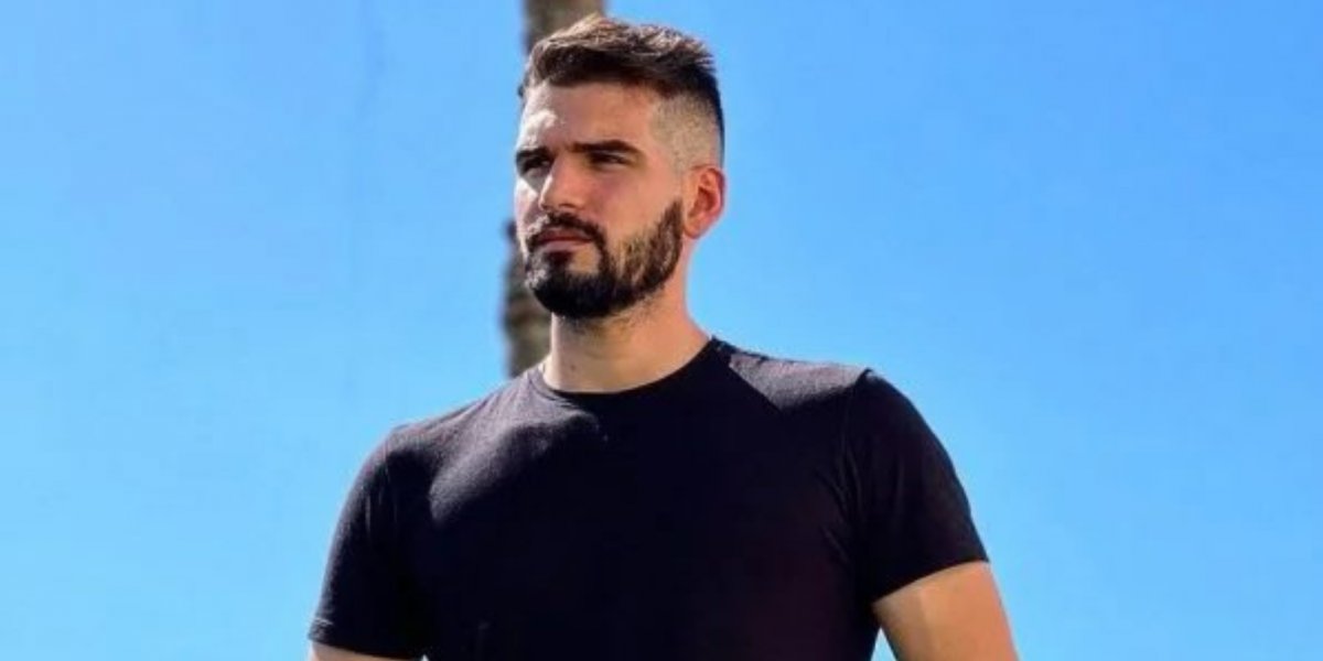 Band demite repórter que cantou música da Xuxa para anunciar crime