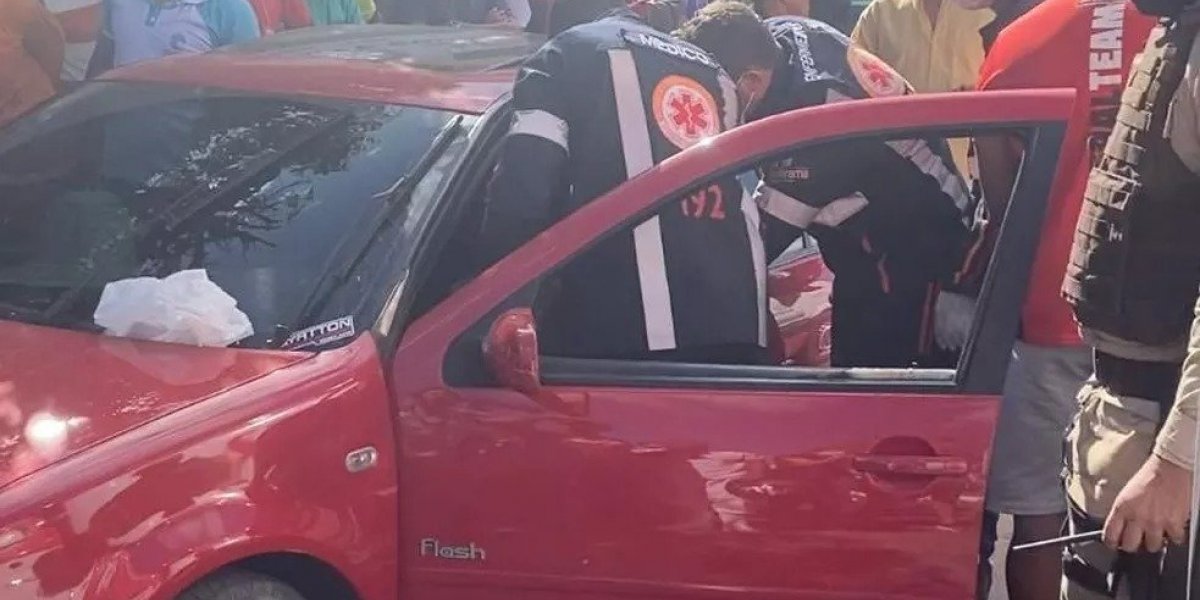 Bahia: Homem é morto a tiros dentro de carro