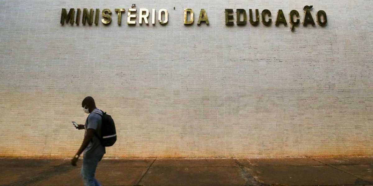 Fies: Ministério da Educação normatiza renegociação de dívidas