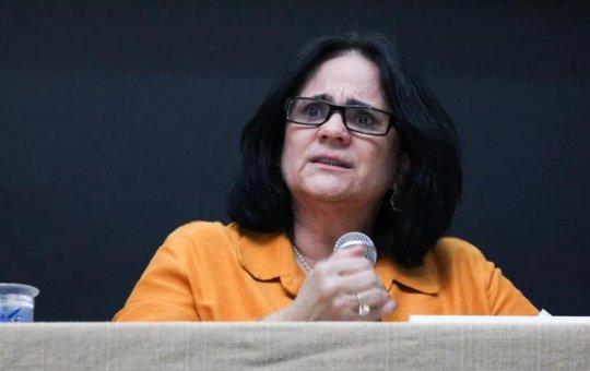 Ex-ministra Damares é internada em hospital em Brasília