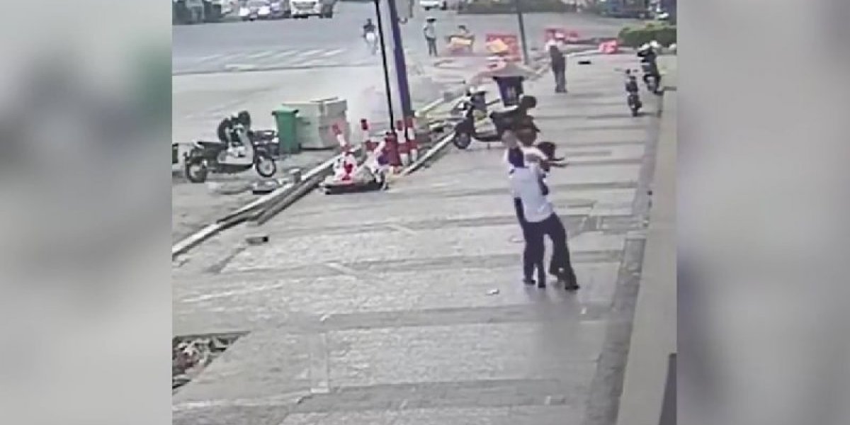 Homem salva bebê que caiu de janela do sexto andar na China