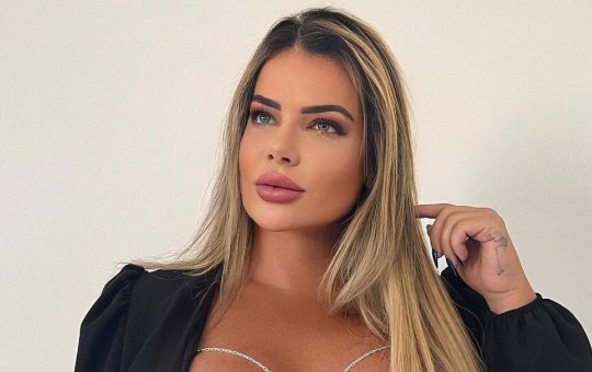 Denise Rocha, o "Furacão da CPI", anuncia venda de conteúdos eróticos