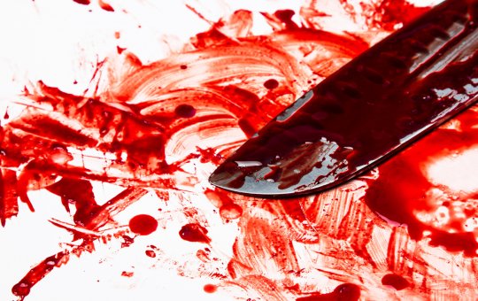 Mulher é morta a tiros e facadas e ex-companheiro é suspeito